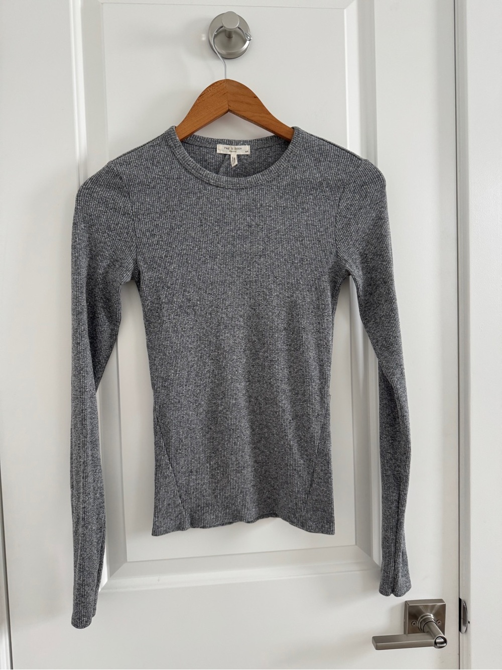 RAG & BONE
ESSENTIAL LONG SLEEVE T-SHIRT - GRAY
$165.00 size S small Gently used - Picture 9 of 11